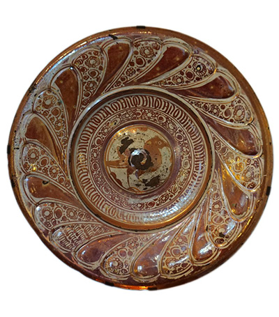 Large, Rennaisance period Hispano-Mauresque ceramic plate