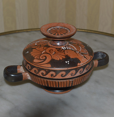 Ancient, Apulian lékanis (Greek vase with lid)