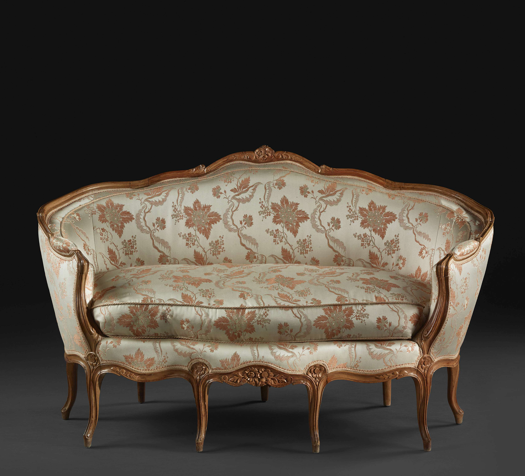 French, Louis XV period petite canapé corbeille