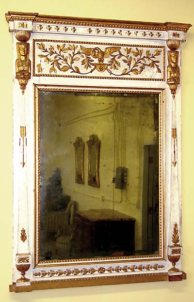 Italian, Neoclassical (Retour d'Egypt), carved and painted giltwood mirror