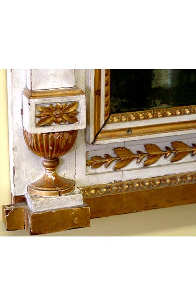 Italian, Neoclassical (Retour d'Egypt), carved and painted giltwood mirror