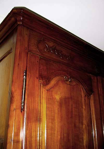 Louis XV style buffet deux corps