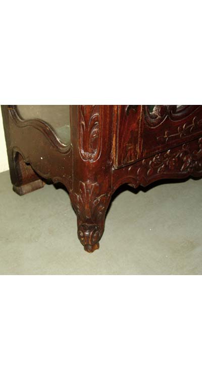 Louis XV style, Arlesian verrio (Proven&ccedil;al hanging curio cabinet)