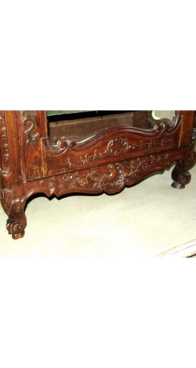 Louis XV style, Arlesian verrio (Proven&ccedil;al hanging curio cabinet)