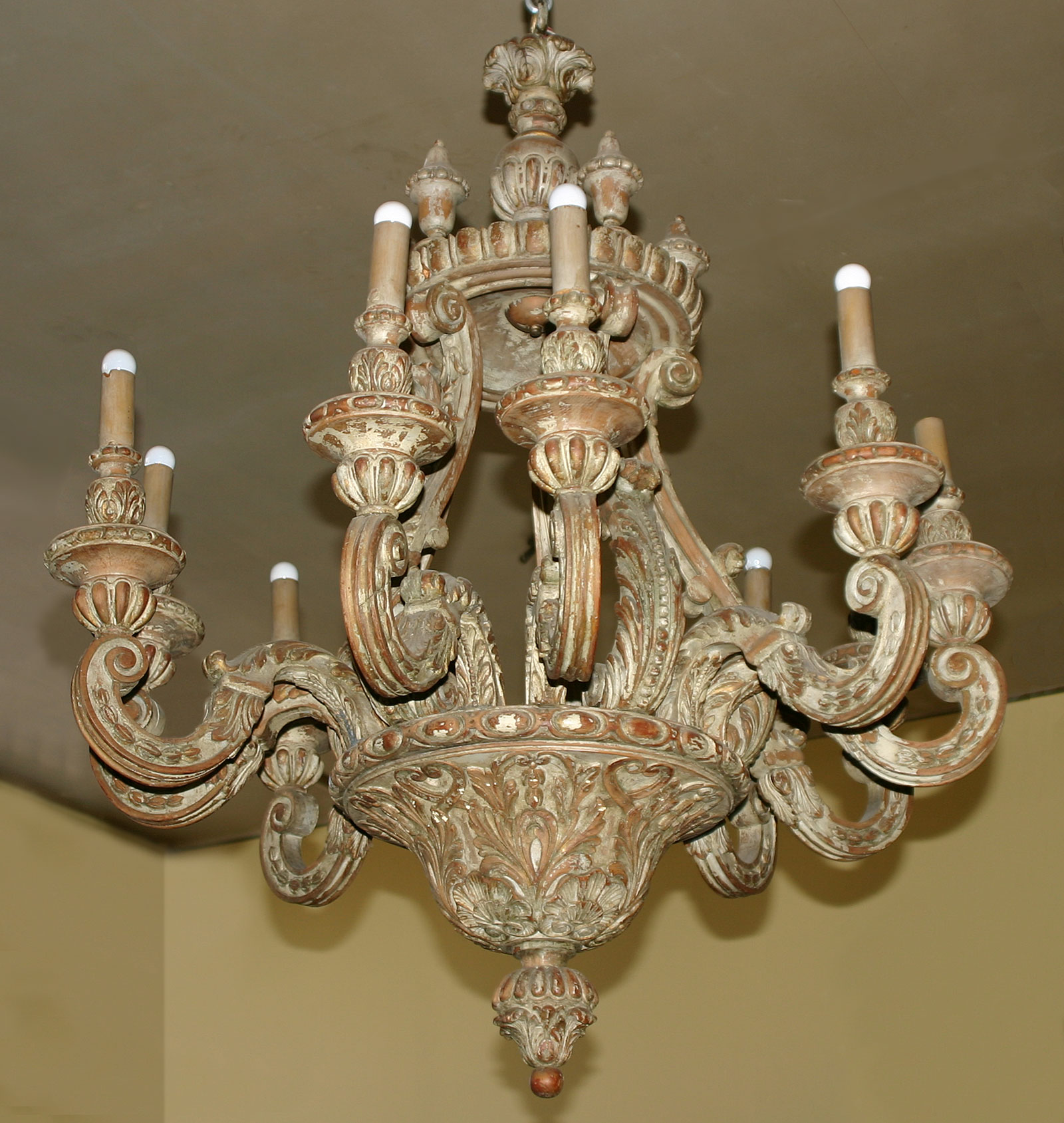 Italian, Baroque style, painted pine, ten-light Chandelier