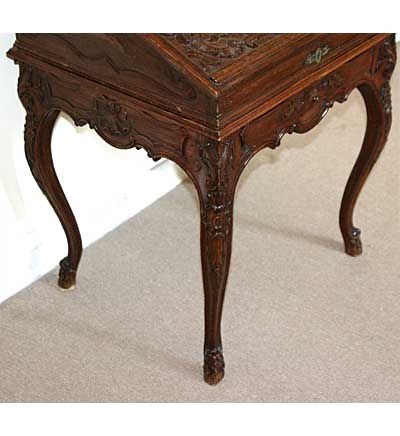 French, Regence period bureau en pente