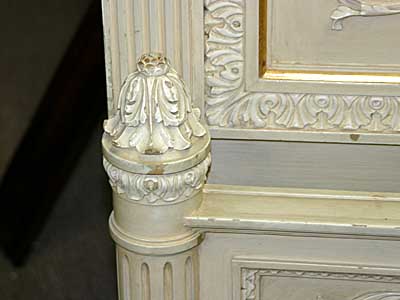 Italian, Neoclassical style, painted and parcel-gilded bed of large dimensions