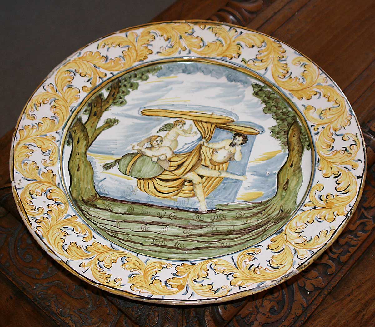 Italian Majolica charger of large dimensions