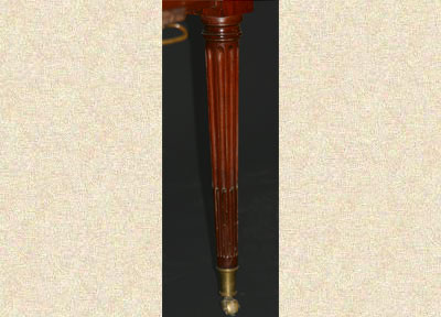 Very fine, Parisian, Neoclassical period, drop-leaf banquet table